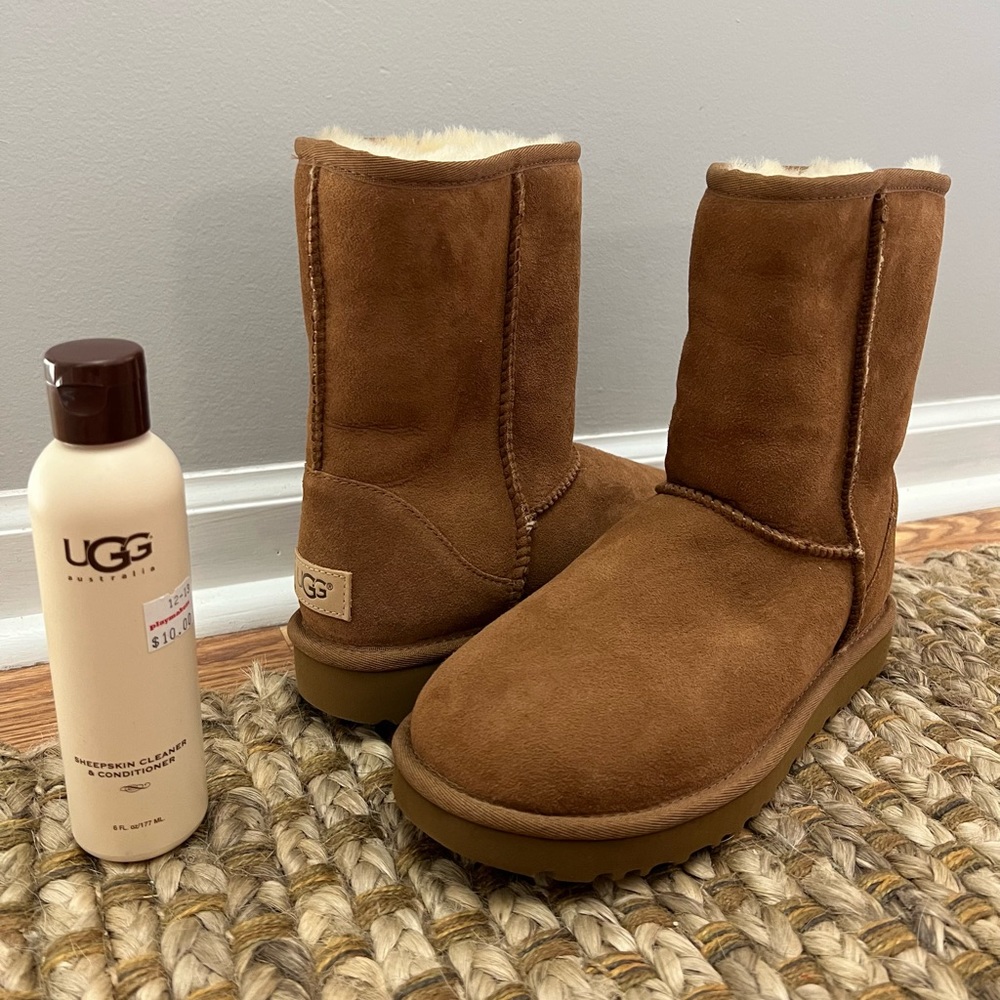 Women’s Classic Short II Ugg Boot & Sheepskin Cleaner and Conditioner
